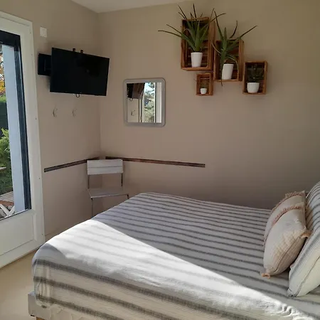 La Maison Du Bonheur, Borne De Recharge Ve 3*